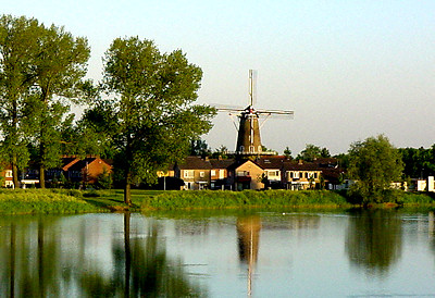 Korenmolen de Wielewaal in Beneden Leeuwen