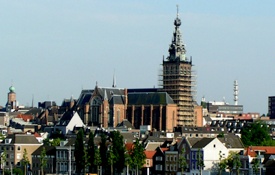 Stadsgezicht Nijmegen met de St. Stevenskerk